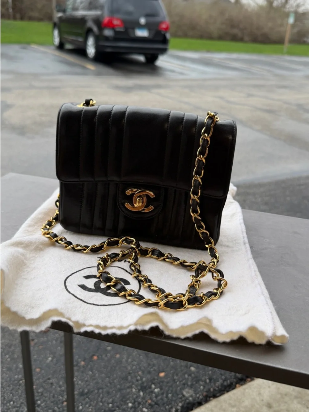CHANEL Black Quilted Lambskin Crossbody Bag‎ with Gold Chain